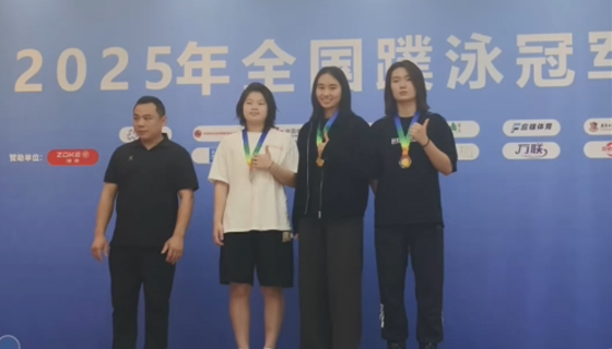 貴港籍運動員方程程在泳池掀起“青春風暴”