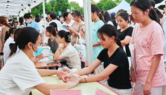 夏日養(yǎng)生新姿勢？看貴港學子如何沉浸式體驗中醫(yī)魅力